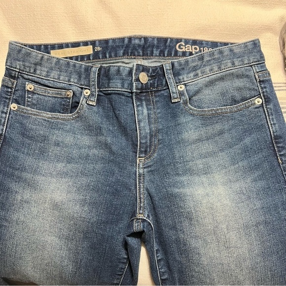 GAP (NWOT) Real Straight Jeans Size 28 - Picture 4 of 9